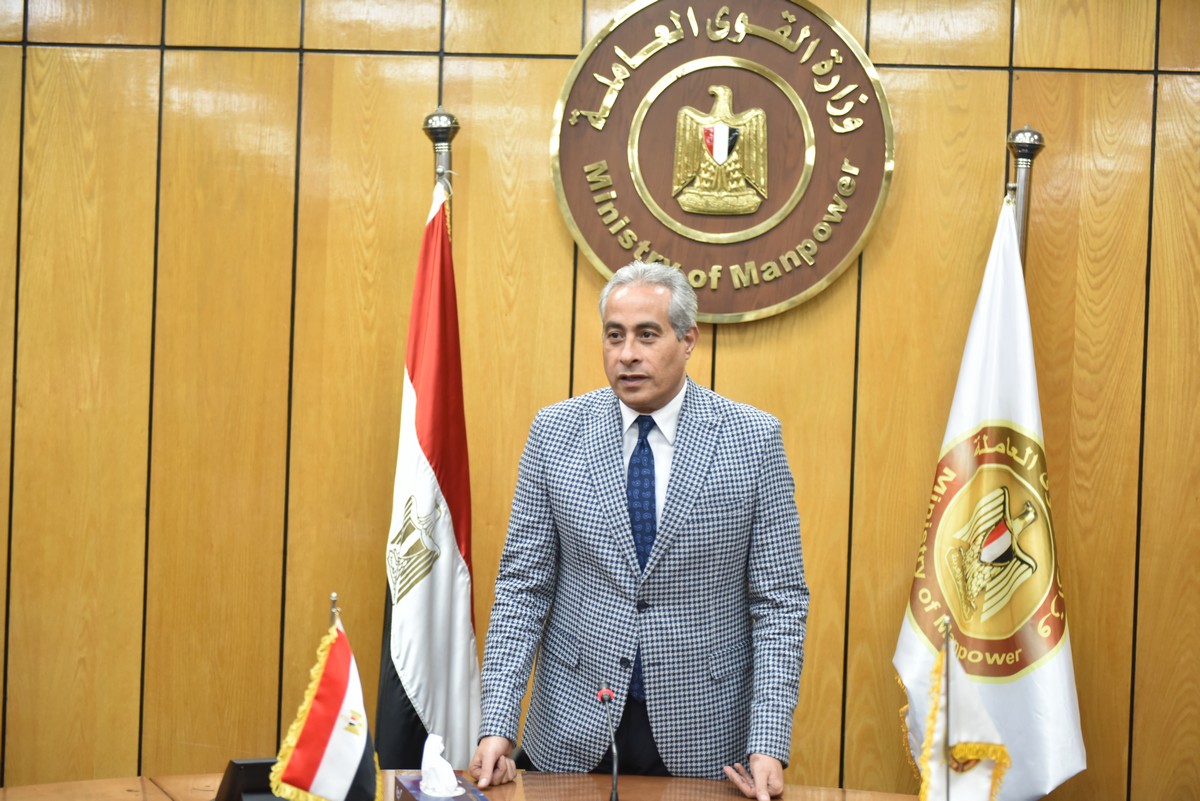 وزير القوى العامله 
